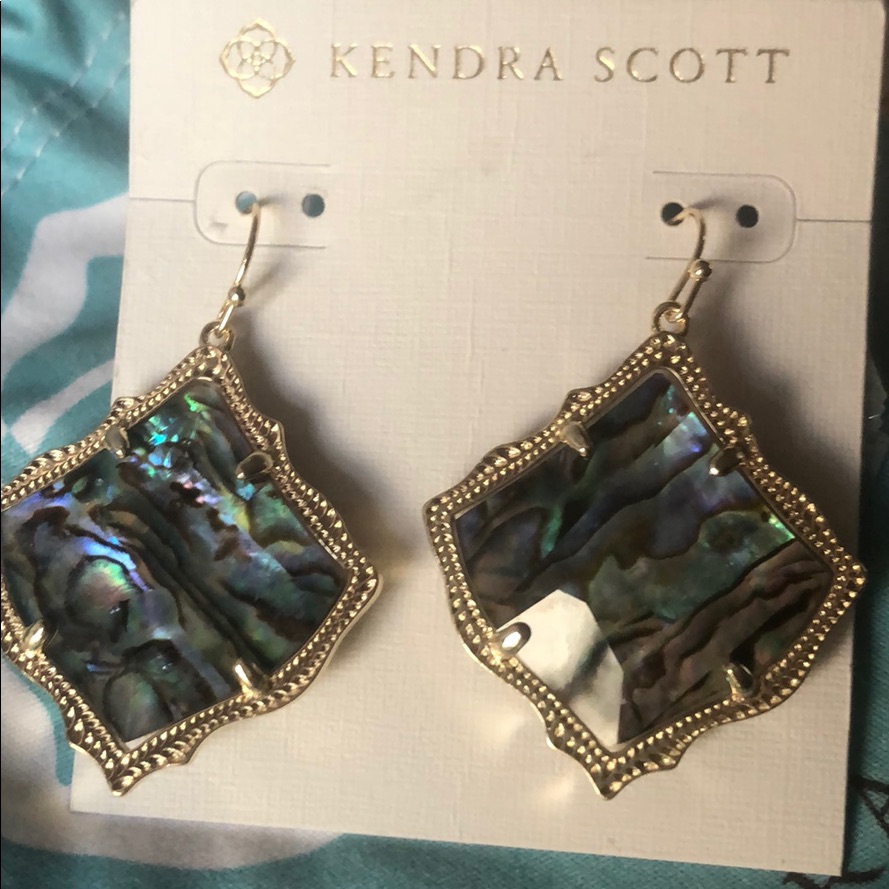 Nwt Kendra Scott 40$